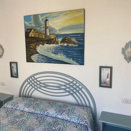 B&B A Due Passi Dal Mare Baja Sardinya Dış mekan fotoğraf